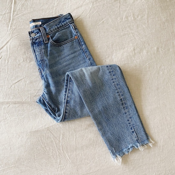 Levi’s Wedgie Frayed Jeans - Picture 1 of 11